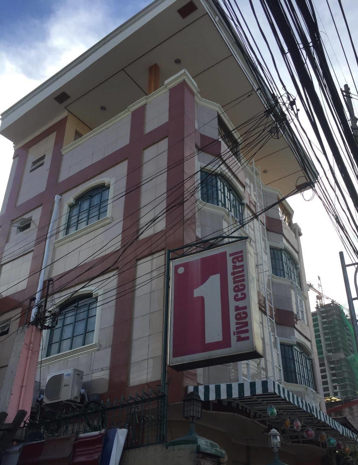 1 River Central Hostel Makati City Extérieur photo